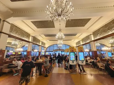 Mewah Banget! Begini Penampilan McDonalds Termegah di Dunia