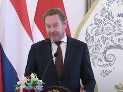 Video Menlu Belanda Minta Maaf Usai Timnas Asuhan Kluivert Keok dari Arab