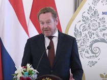 Video Menlu Belanda Minta Maaf Usai Timnas Asuhan Kluivert Keok dari Arab