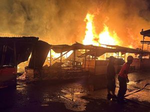 Pasar Rakyat Tembilahan Terbakar, 400 Kios Hangus!