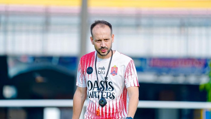 Pelatih Persijap Jepara Mario Lemos.