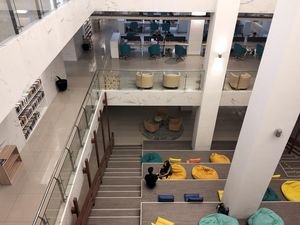 Butuh Tempat Ngerjain Tugas Nyaman? Bisa di Perpustakaan Jusuf Kalla UIII Butuh Tempat Ngerjain Tugas Nyaman? Bisa di Perpustakaan Jusuf Kalla UIII