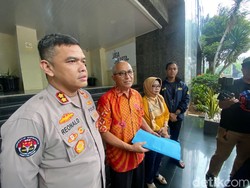 Keluarga Arya Daru Minta Tinjau TKP dan Mau Beri Bukti Baru ke Polisi Keluarga Arya Daru Minta Tinjau TKP dan Mau Beri Bukti Baru ke Polisi