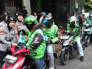 Polda Metro Berbagi Lewat Jumat Peduli, Ajak Ojol Jaga Jakarta