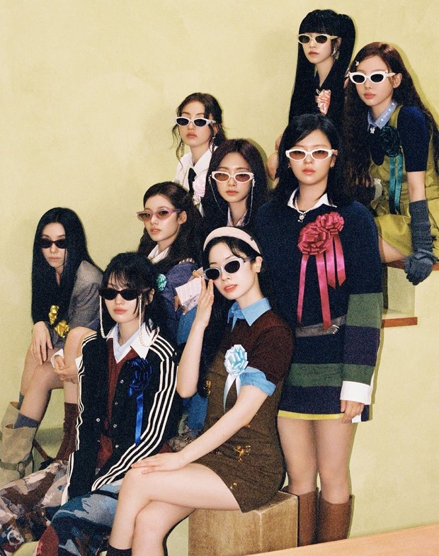 TWICE memaknai perjalanan karir mereka secara mendalam dengan memilih tajuk The Story Goes On yang menjadi kelanjutan album debut The Story Begins.