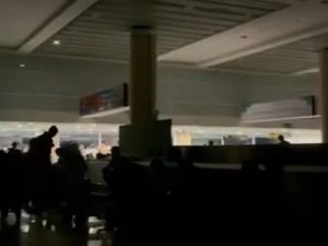 Terpopuler: Bandara Ngurah Rai Gelap Gulita-Guide Turun ke Kawah Gunung demi HP Terpopuler: Bandara Ngurah Rai Gelap Gulita-Guide Turun ke Kawah Gunung demi HP