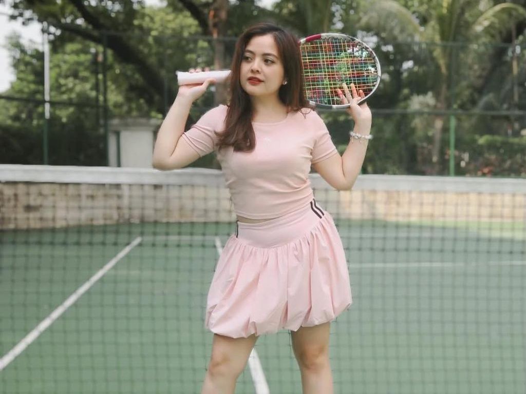 Tasya Kamila Manis di Lapangan Tenis Tasya Kamila Manis di Lapangan Tenis