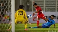 Indonesia lebih keras mencari gol di babak kedua.