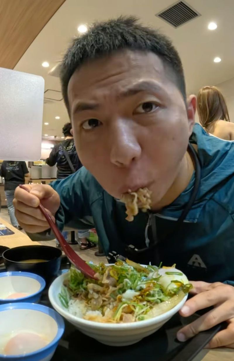 Turis China Minta Minum hingga Habiskan Sampel Makanan di Jepang, Berujung Dikritik.