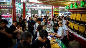 Warga Bangkok Antre Beli Emas Saat Harga Meroket