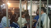 Warga Geruduk Lagi Panti Jompo Diduga Sekap Karyawati, Jemput Pegawai Lain