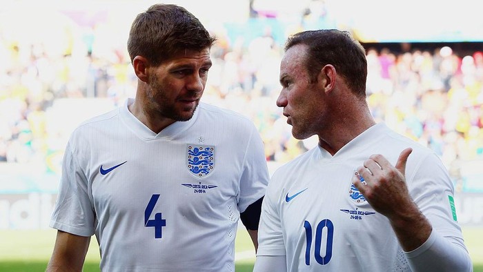BELO HORIZONTE, BRAZIL - JUNE 24: Steven Gerrard (L) and Wayne Rooney of England leave the pitch after the 2014 FIFA World Cup Brazil Group D match between Costa Rica and England at Estadio Mineirao on June 24, 2014 in Belo Horizonte, Brazil.  (Photo by Alex Grimm - FIFA/FIFA via Getty Images)