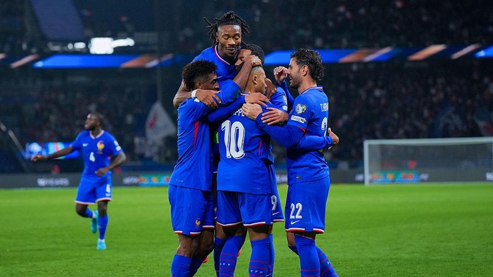 PARIS, FRANCE - OCTOBER 10: Kylian Mbappe of France celebrates with teammates after scoring his teams first goal during the FIFA World Cup 2026 qualifier match between France and Azerbaijan at Parc des Princes on October 10, 2025 in Paris, France. (Photo by Franco Arland/Getty Images)