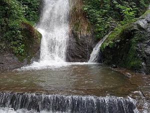 Menikmati Sejuk Air Terjun Roro Kuning, Permata Alam di Lereng Gunung Wilis Menikmati Sejuk Air Terjun Roro Kuning, Permata Alam di Lereng Gunung Wilis