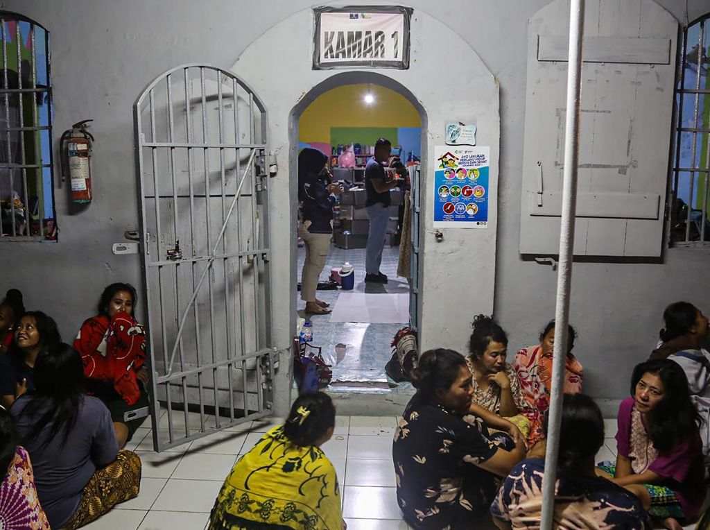 Antisipasi Narkoba, Petugas Gelar Razia di Lapas Perempuan Antisipasi Narkoba, Petugas Gelar Razia di Lapas Perempuan