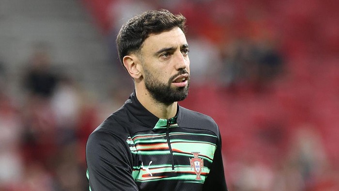 BUDAPEST, HUNGARY - SEPTEMBER 9: Bruno Fernandes of Portugal during the FIFA World Cup 2026 European Qualifier Group F match between Hungary and Portugal at Puskas Arena on September 9, 2025 in Budapest, Hungary.  (Photo by Severin Aichbauer/SEPA.Media /Getty Images)