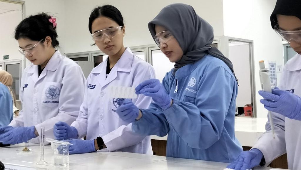 Potret Eka dan Penelitiannya, Dosen UGM Penyandang Worlds Top 2% Scientist Potret Eka dan Penelitiannya, Dosen UGM Penyandang Worlds Top 2% Scientist