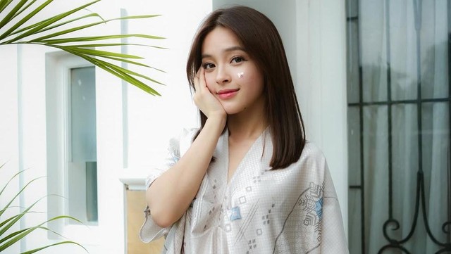 Highlight Dunia Hiburan InsertLive : Diduga Galau gegara El Rumi Lamar Syifa Hadju, Penampilan Elsa Japasal Disorot