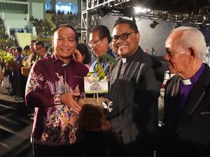 Kapolda Riau di Kebaktian Akbar: Green Policing Adalah Wujud Nyata Iman Kapolda Riau di Kebaktian Akbar: Green Policing Adalah Wujud Nyata Iman