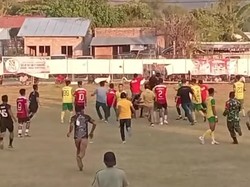Liga Tarkam di Bima Ricuh, Pemain Pukul Wasit hingga Terkapar