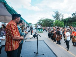 Menag Puji Pawai STQH Kendari: Simbol Persatuan Indonesia dan Kerukunan Umat