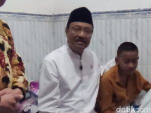 Mensos Beri Bantuan Korban Ponpes Al-Khoziny yang Diamputasi Mensos Beri Bantuan Korban Ponpes Al-Khoziny yang Diamputasi