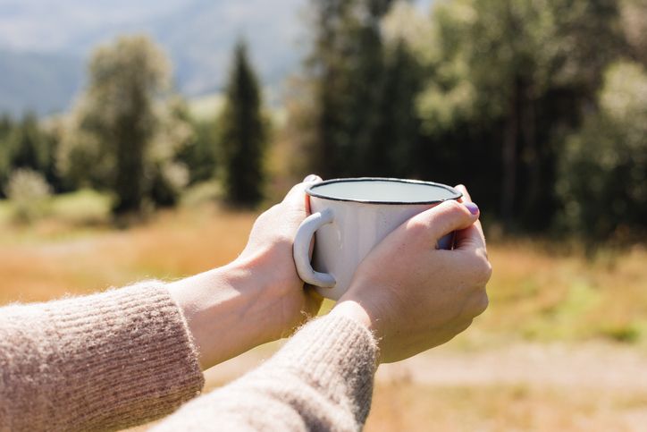 Minum kopi di pagi hari. Waktu minum kopi bisa memengaruhi rasa.