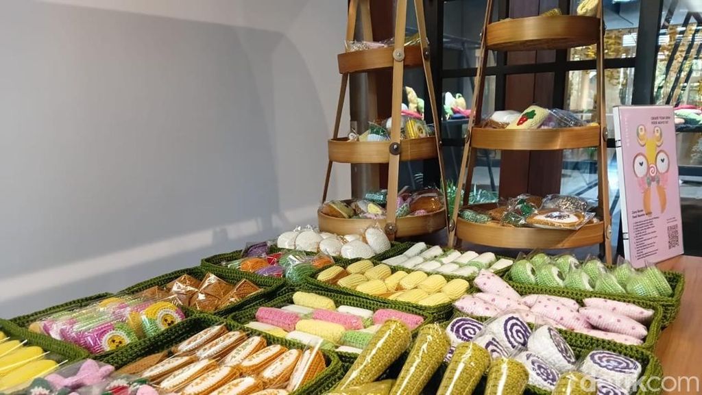 Mirip Kue! Lihat Karya Seni Rajutan Gak Biasa Ini di Dialogue Kemang Mirip Kue! Lihat Karya Seni Rajutan Gak Biasa Ini di Dialogue Kemang