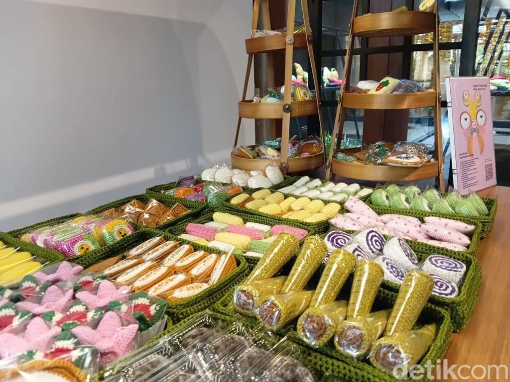 Mirip Kue! Lihat Karya Seni Rajutan Gak Biasa Ini di Dialogue Kemang Mirip Kue! Lihat Karya Seni Rajutan Gak Biasa Ini di Dialogue Kemang