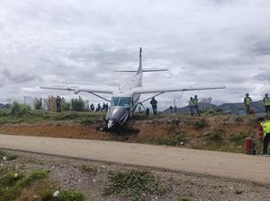 Pesawat Smart Air Tergelincir di Bandara Tiom Lanny Jaya Pesawat Smart Air Tergelincir di Bandara Tiom Lanny Jaya