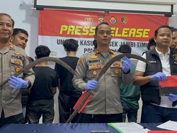 Polisi Tangkap 9 Remaja Geng Motor yang Tawuran Pakai Sajam di Jambi Polisi Tangkap 9 Remaja Geng Motor yang Tawuran Pakai Sajam di Jambi