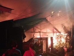 Rumah di Priok Terbakar Akibat Korslet, Orang Sakit Sempat Terkunci di Kamar