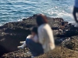 Turis Biarkan Anaknya BAB Sembarangan di Pulau Jeju, Warganet Ngamuk