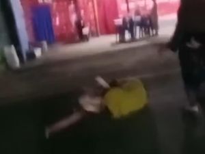 2 Wanita di Konawe Adu Jotos di Tengah Jalan Diduga Perkara Asmara 2 Wanita di Konawe Adu Jotos di Tengah Jalan Diduga Perkara Asmara