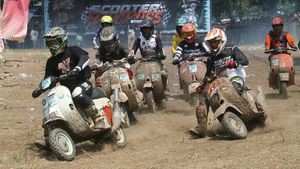 Melihat Keseruan Balap Skuter di Kediri