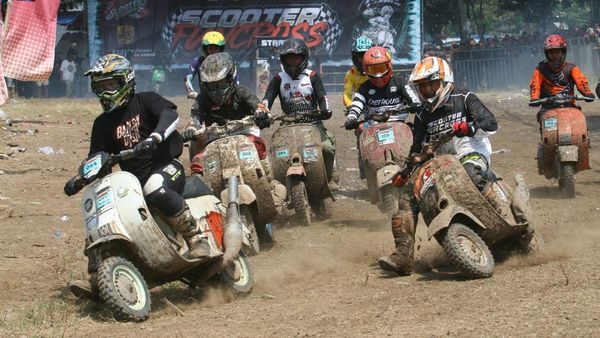 Melihat Keseruan Balap Skuter di Kediri