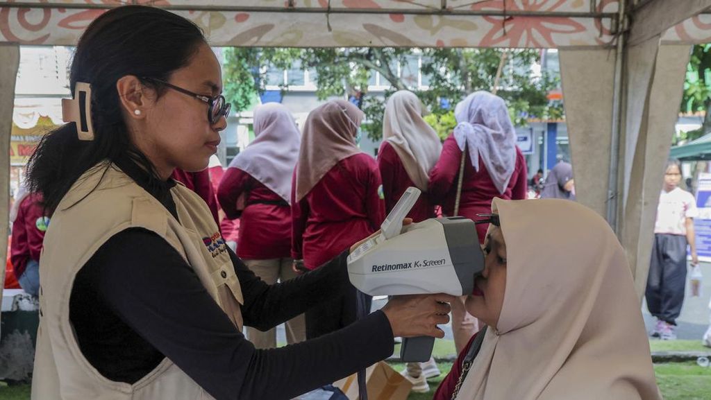 Warga Ternate Cek Kesehatan Gratis Warga Ternate Cek Kesehatan Gratis