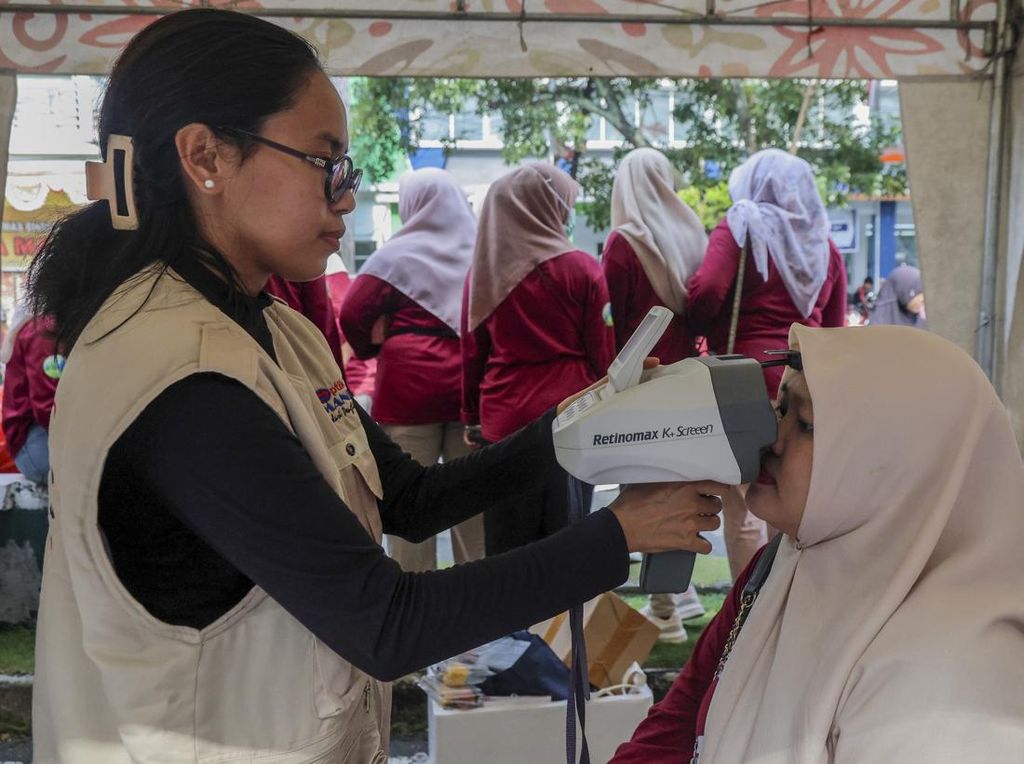 Warga Ternate Cek Kesehatan Gratis Warga Ternate Cek Kesehatan Gratis