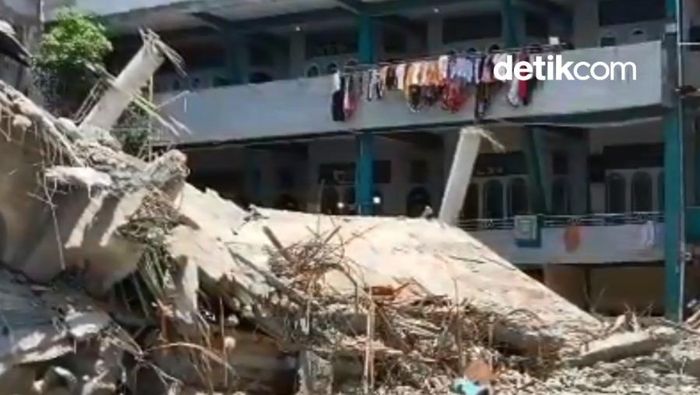Video Cuplak-cuplik: Pesantren Ambruk, Takdir atau Kelalaian
