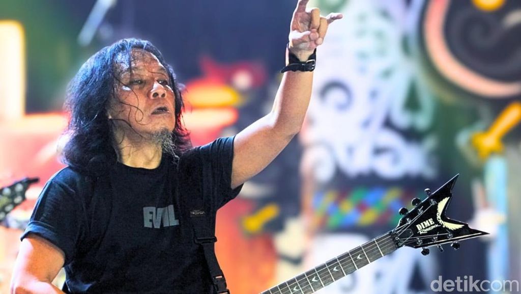 Aksi Eet Sjahranie, Gitaris yang Pernah Belajar Gitar ke Jukir di Samarinda Aksi Eet Sjahranie, Gitaris yang Pernah Belajar Gitar ke Jukir di Samarinda