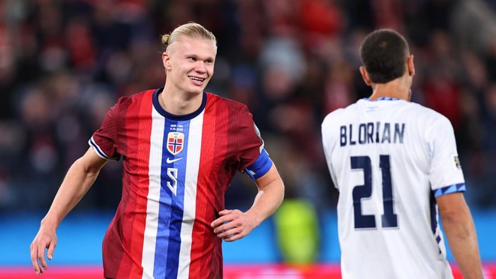 OSLO, NORWAY - OCTOBER 11:  Erling Braut Haaland of Norway celebrates after scoring a goal to make it 4-0 during the FIFA World Cup 2026 qualifier match between Norway and Israel at Ullevaal Stadion on October 11, 2025 in Oslo, Norway. (Photo by Robbie Jay Barratt - AMA/Getty Images)