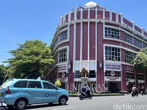 Potret Hari Tanpa Bayangan di Surabaya, Matahari Tepat di Atas Kepala Potret Hari Tanpa Bayangan di Surabaya, Matahari Tepat di Atas Kepala