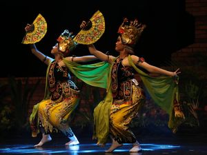 Tari Jejer Gandrung dan Andog Meriahkan Panggung Kesenian Cak Durasim Tari Jejer Gandrung dan Andog Meriahkan Panggung Kesenian Cak Durasim