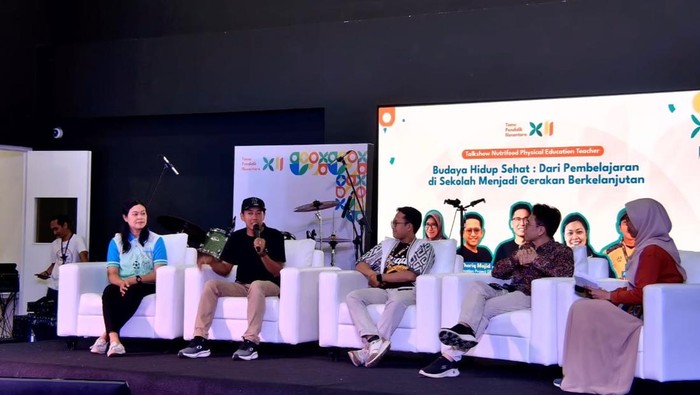 Keren! Guru Ini Bikin Alat Fitness Unik dari Botol Bekas, Siswa Jadi Semangat Olahraga!