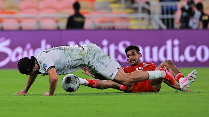 indonesia, irak, Ricky Kambuaya Soccer Football - FIFA World Cup - AFC Qualifiers - Group B - Iraq v Indonesia - King Abdullah Sport City, Jeddah, Saudi Arabia - October 11, 2025 Indonesia's Ricky Kambuaya in action with Iraq's Kevin Yakob REUTERS/Stringer