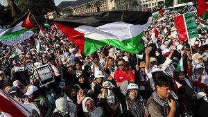 Ribuan Warga Turun ke Jalan Dukung Palestina