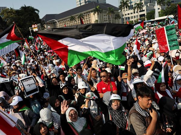 Ribuan Warga Turun ke Jalan Dukung Palestina