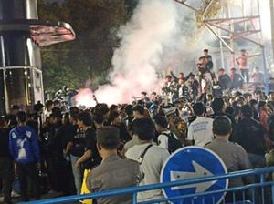 Rusuh Konser Musik di Surabaya gegara Tak Berizin-Ditonton Pesilat