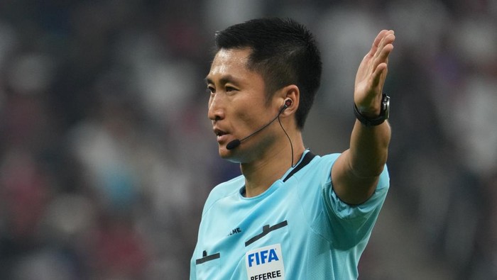 LUSAIL CITY, QATAR - FEBRUARY 10:  Referee Ma Ning of China gestures during the AFC Asian Cup final match between Jordan and Qatar at Lusail Stadium on February 10, 2024 in Lusail City, Qatar. (Photo by Etsuo Hara/Getty Images)