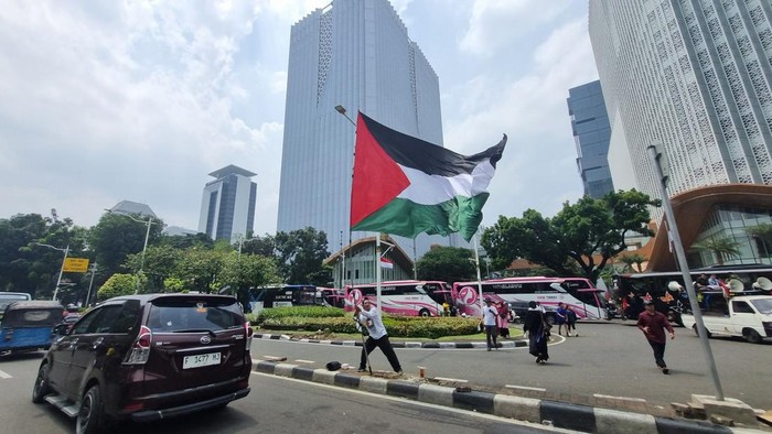 Aksi Damai di Kedubes AS, Bendera Palestina Berkibar, Takbir Menggema